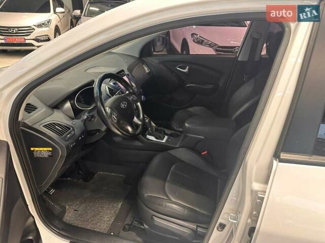 Белый Хендай Туксон, объемом двигателя 2 л и пробегом 150 тыс. км за 14500 $, фото 16 на Automoto.ua