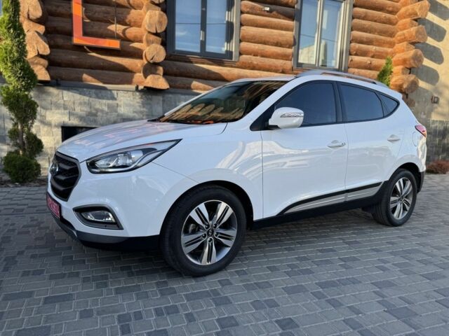 Белый Хендай Туксон, объемом двигателя 2 л и пробегом 163 тыс. км за 14000 $, фото 3 на Automoto.ua