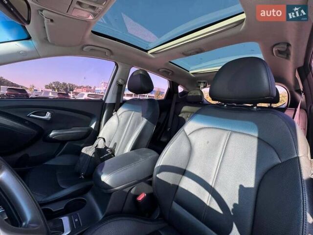 Белый Хендай Туксон, объемом двигателя 2 л и пробегом 156 тыс. км за 16400 $, фото 13 на Automoto.ua