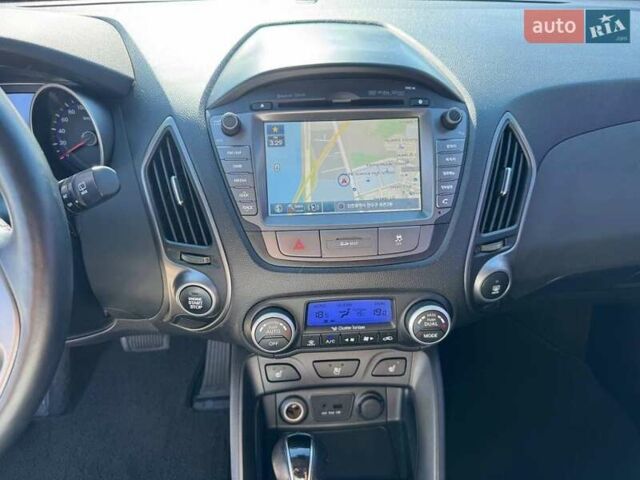 Белый Хендай Туксон, объемом двигателя 2 л и пробегом 156 тыс. км за 16400 $, фото 9 на Automoto.ua