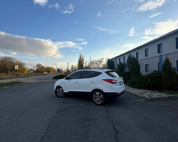 Белый Хендай Туксон, объемом двигателя 2 л и пробегом 182 тыс. км за 14900 $, фото 11 на Automoto.ua