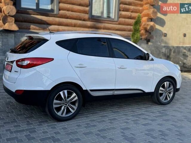 Белый Хендай Туксон, объемом двигателя 2 л и пробегом 163 тыс. км за 14200 $, фото 2 на Automoto.ua