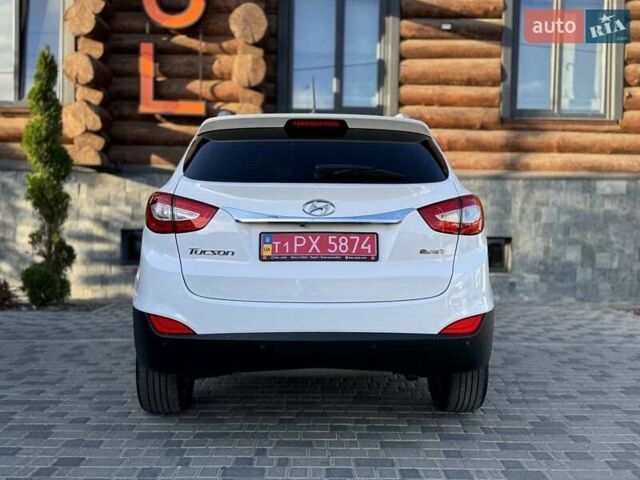 Белый Хендай Туксон, объемом двигателя 2 л и пробегом 163 тыс. км за 14200 $, фото 10 на Automoto.ua