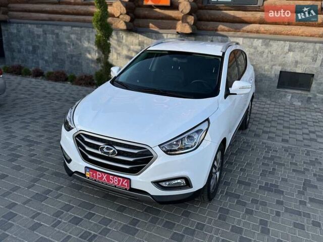 Белый Хендай Туксон, объемом двигателя 2 л и пробегом 163 тыс. км за 14200 $, фото 18 на Automoto.ua