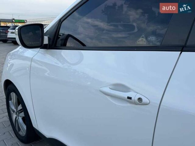 Хендай Туксон 2014 у Києві на Automoto.ua Білий Хендай Туксон, об'ємом двигуна 2 л та пробігом 196 тис. км за 14900 $, фото 7 на Automoto.ua