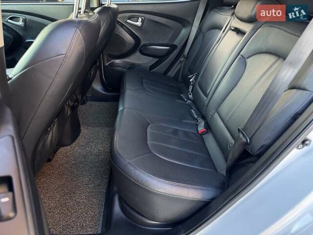 Белый Хендай Туксон, объемом двигателя 2 л и пробегом 163 тыс. км за 14200 $, фото 39 на Automoto.ua