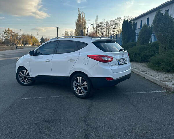 Белый Хендай Туксон, объемом двигателя 2 л и пробегом 182 тыс. км за 14900 $, фото 12 на Automoto.ua