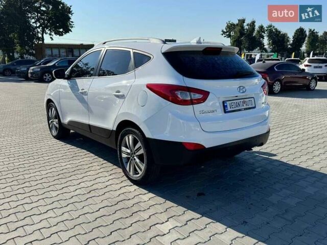 Белый Хендай Туксон, объемом двигателя 2 л и пробегом 156 тыс. км за 16400 $, фото 3 на Automoto.ua