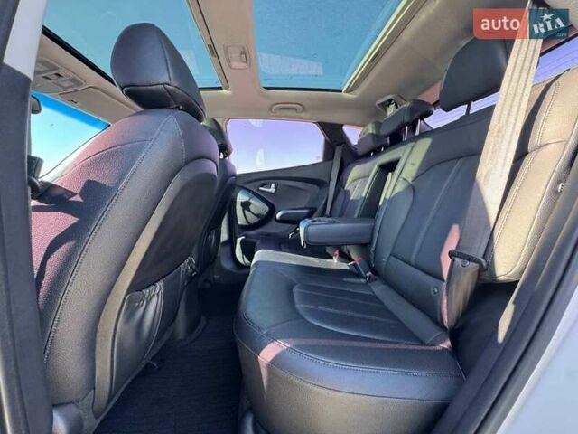 Белый Хендай Туксон, объемом двигателя 2 л и пробегом 156 тыс. км за 16400 $, фото 15 на Automoto.ua