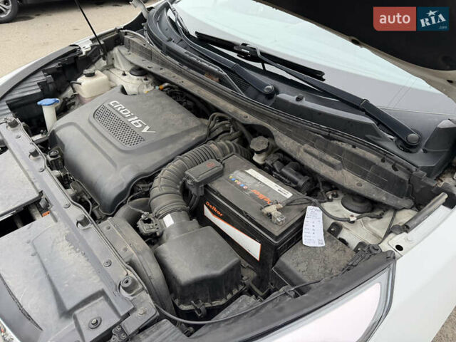 Белый Хендай Туксон, объемом двигателя 2 л и пробегом 99 тыс. км за 15500 $, фото 29 на Automoto.ua
