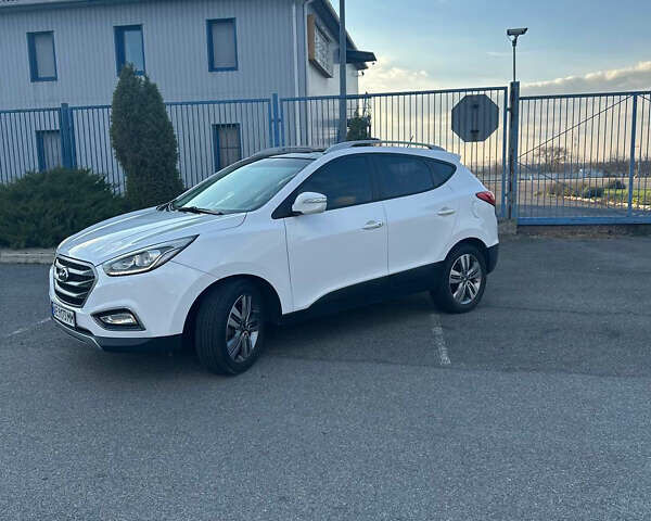 Белый Хендай Туксон, объемом двигателя 2 л и пробегом 182 тыс. км за 14900 $, фото 7 на Automoto.ua