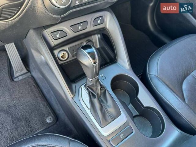 Белый Хендай Туксон, объемом двигателя 2 л и пробегом 156 тыс. км за 16400 $, фото 12 на Automoto.ua