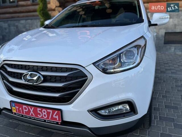 Белый Хендай Туксон, объемом двигателя 2 л и пробегом 163 тыс. км за 14200 $, фото 11 на Automoto.ua