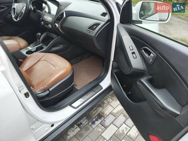 Білий Хендай Туксон, об'ємом двигуна 2.36 л та пробігом 152 тис. км за 9800 $, фото 11 на Automoto.ua