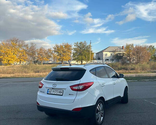 Белый Хендай Туксон, объемом двигателя 2 л и пробегом 182 тыс. км за 14900 $, фото 13 на Automoto.ua