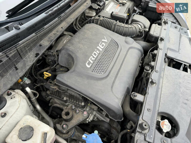 Белый Хендай Туксон, объемом двигателя 2 л и пробегом 99 тыс. км за 15500 $, фото 26 на Automoto.ua