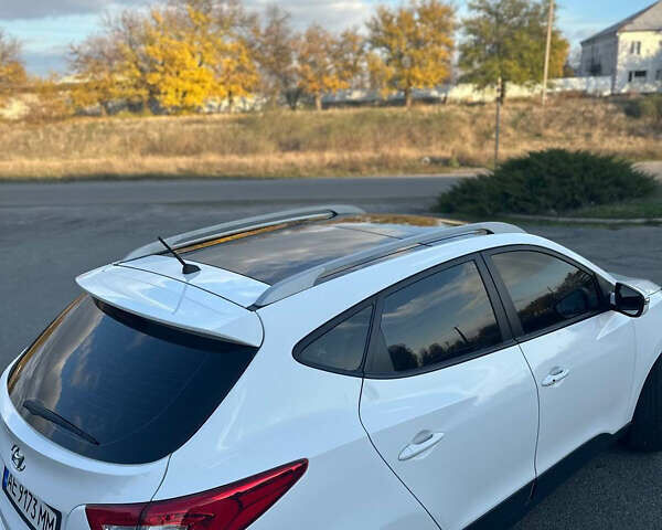 Белый Хендай Туксон, объемом двигателя 2 л и пробегом 182 тыс. км за 14900 $, фото 21 на Automoto.ua