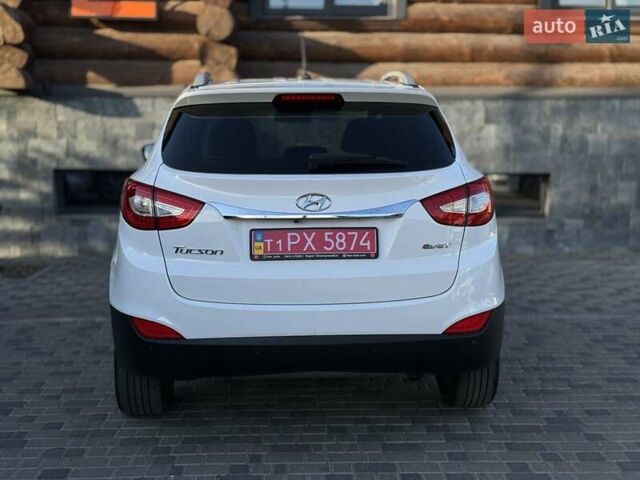 Белый Хендай Туксон, объемом двигателя 2 л и пробегом 163 тыс. км за 14200 $, фото 1 на Automoto.ua