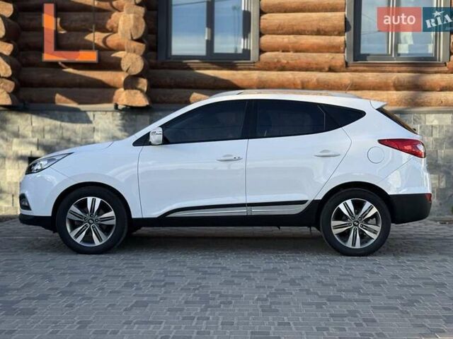 Белый Хендай Туксон, объемом двигателя 2 л и пробегом 163 тыс. км за 14200 $, фото 23 на Automoto.ua
