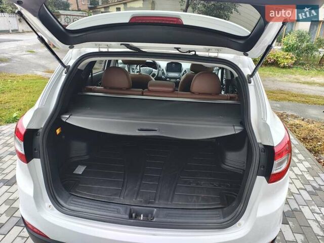 Білий Хендай Туксон, об'ємом двигуна 2.36 л та пробігом 152 тис. км за 9800 $, фото 1 на Automoto.ua