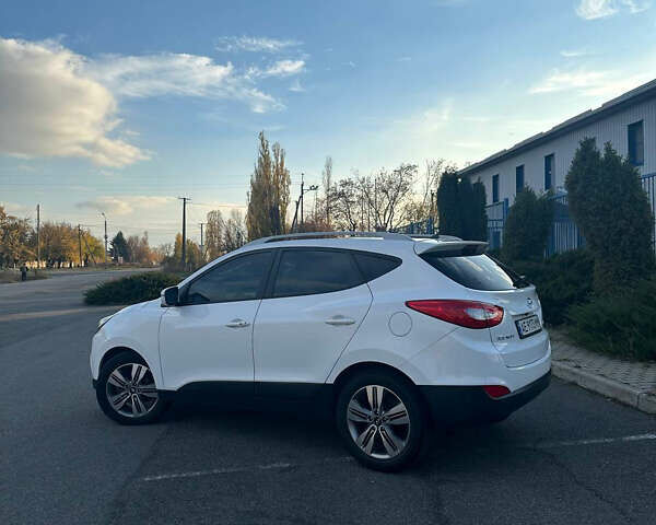 Белый Хендай Туксон, объемом двигателя 2 л и пробегом 182 тыс. км за 14900 $, фото 10 на Automoto.ua
