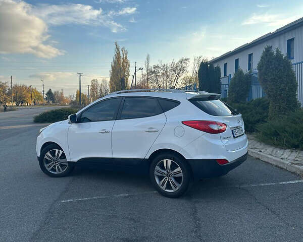 Белый Хендай Туксон, объемом двигателя 2 л и пробегом 182 тыс. км за 14900 $, фото 15 на Automoto.ua