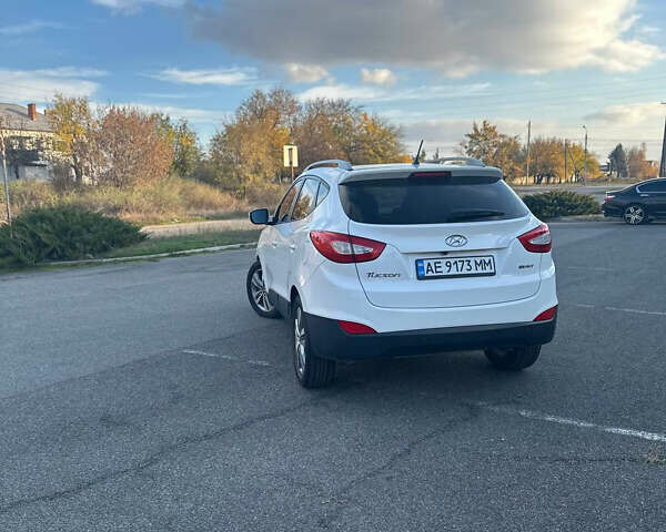 Белый Хендай Туксон, объемом двигателя 2 л и пробегом 182 тыс. км за 14900 $, фото 17 на Automoto.ua