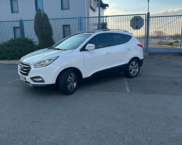 Белый Хендай Туксон, объемом двигателя 2 л и пробегом 182 тыс. км за 14900 $, фото 8 на Automoto.ua