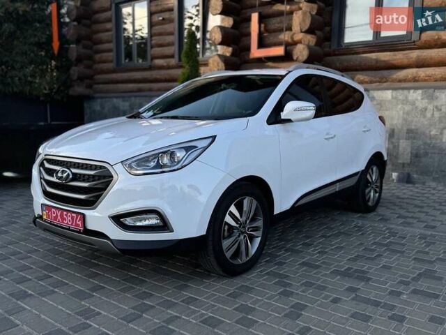Белый Хендай Туксон, объемом двигателя 2 л и пробегом 163 тыс. км за 14200 $, фото 12 на Automoto.ua