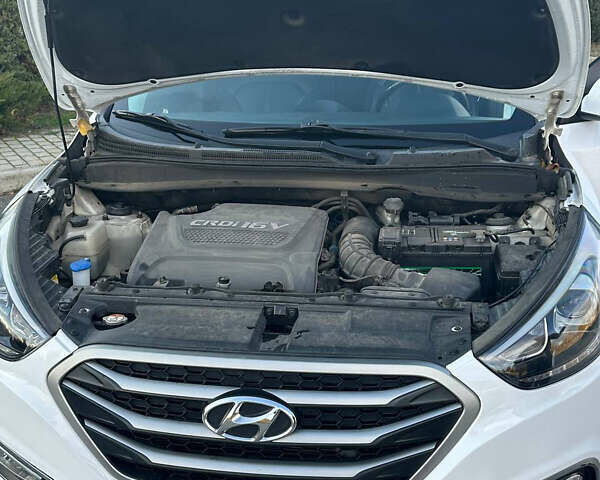 Белый Хендай Туксон, объемом двигателя 2 л и пробегом 182 тыс. км за 14900 $, фото 37 на Automoto.ua