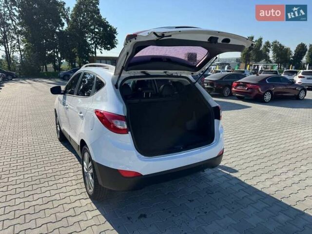 Белый Хендай Туксон, объемом двигателя 2 л и пробегом 156 тыс. км за 16400 $, фото 6 на Automoto.ua