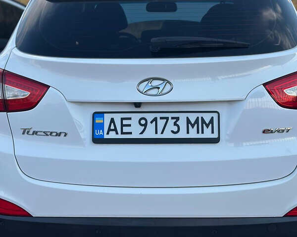 Белый Хендай Туксон, объемом двигателя 2 л и пробегом 182 тыс. км за 14900 $, фото 38 на Automoto.ua