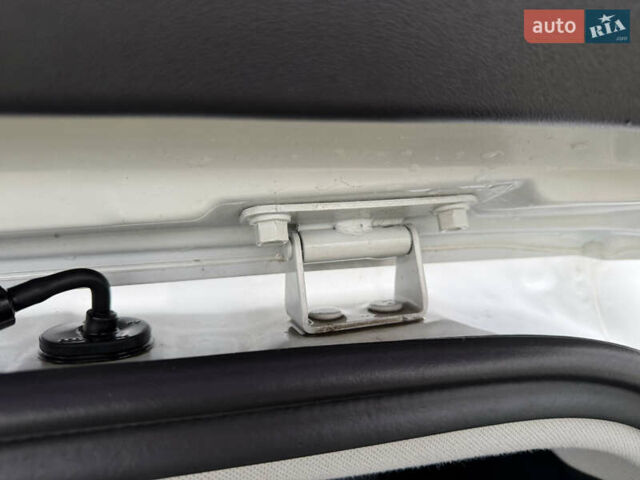 Белый Хендай Туксон, объемом двигателя 2 л и пробегом 99 тыс. км за 15500 $, фото 16 на Automoto.ua