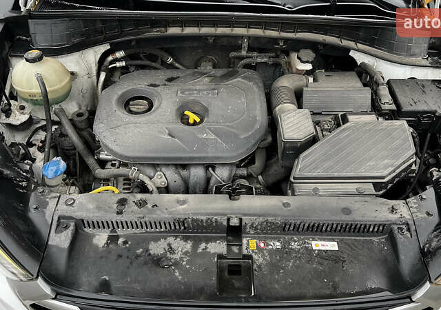 Белый Хендай Туксон, объемом двигателя 2 л и пробегом 180 тыс. км за 16300 $, фото 7 на Automoto.ua