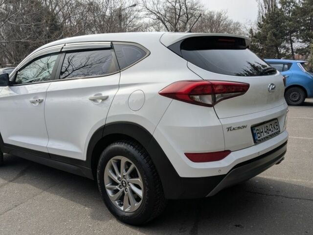 Белый Хендай Туксон, объемом двигателя 2 л и пробегом 203 тыс. км за 16500 $, фото 2 на Automoto.ua