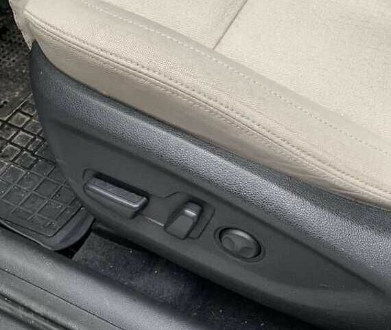 Белый Хендай Туксон, объемом двигателя 1.6 л и пробегом 122 тыс. км за 9700 $, фото 1 на Automoto.ua