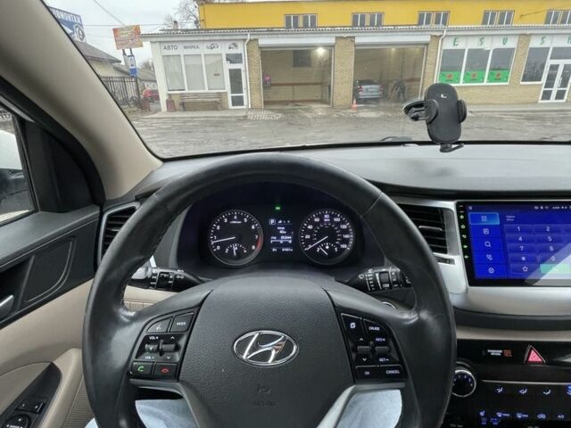 Белый Хендай Туксон, объемом двигателя 1.6 л и пробегом 156 тыс. км за 16000 $, фото 16 на Automoto.ua