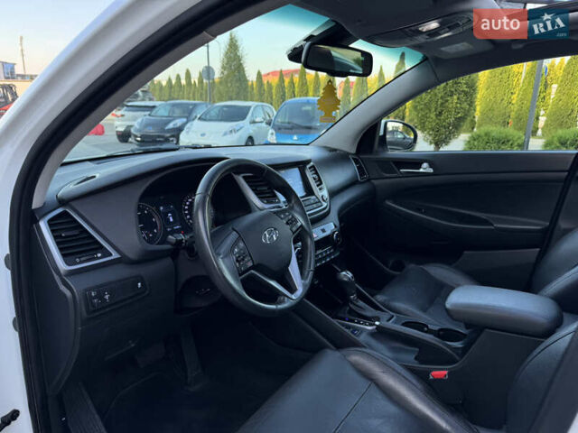 Білий Хендай Туксон, об'ємом двигуна 2 л та пробігом 169 тис. км за 16950 $, фото 23 на Automoto.ua
