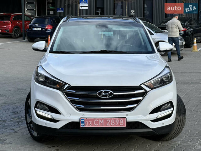 Белый Хендай Туксон, объемом двигателя 2 л и пробегом 167 тыс. км за 15999 $, фото 4 на Automoto.ua