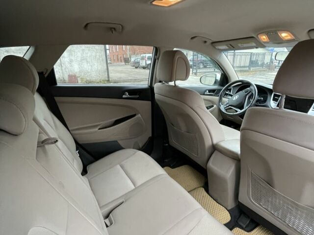 Белый Хендай Туксон, объемом двигателя 1.6 л и пробегом 156 тыс. км за 16000 $, фото 11 на Automoto.ua