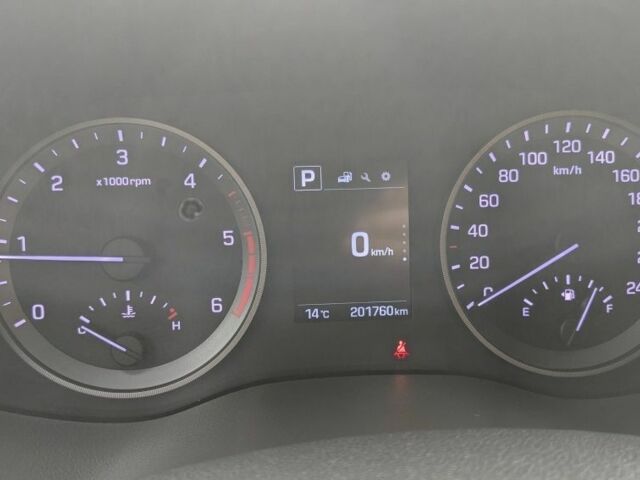 Белый Хендай Туксон, объемом двигателя 2 л и пробегом 203 тыс. км за 16500 $, фото 5 на Automoto.ua