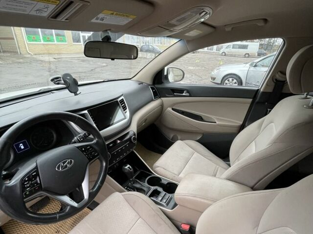 Белый Хендай Туксон, объемом двигателя 1.6 л и пробегом 156 тыс. км за 16000 $, фото 18 на Automoto.ua