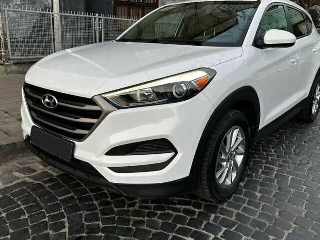 Белый Хендай Туксон, объемом двигателя 2 л и пробегом 99 тыс. км за 10600 $, фото 1 на Automoto.ua
