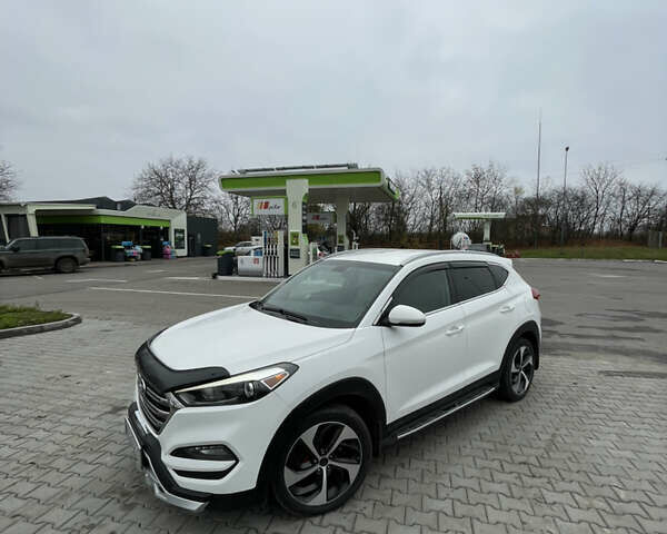 Белый Хендай Туксон, объемом двигателя 1.59 л и пробегом 156 тыс. км за 16000 $, фото 7 на Automoto.ua