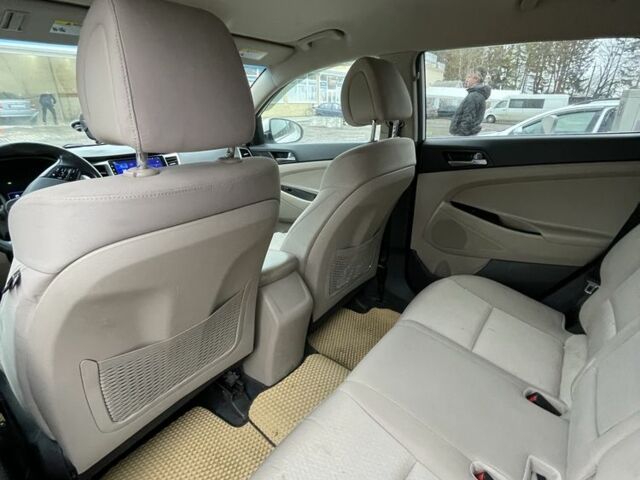 Белый Хендай Туксон, объемом двигателя 1.6 л и пробегом 156 тыс. км за 16000 $, фото 15 на Automoto.ua