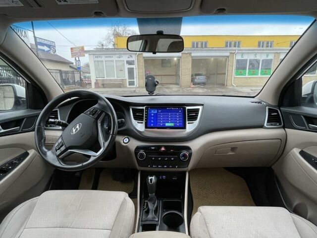 Белый Хендай Туксон, объемом двигателя 1.6 л и пробегом 156 тыс. км за 16000 $, фото 13 на Automoto.ua