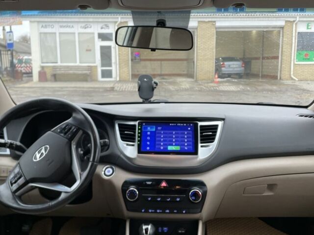 Белый Хендай Туксон, объемом двигателя 1.6 л и пробегом 156 тыс. км за 16000 $, фото 12 на Automoto.ua
