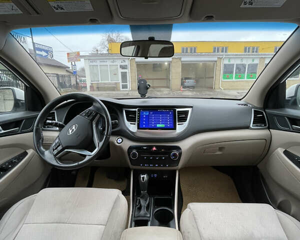 Белый Хендай Туксон, объемом двигателя 1.59 л и пробегом 156 тыс. км за 16000 $, фото 13 на Automoto.ua