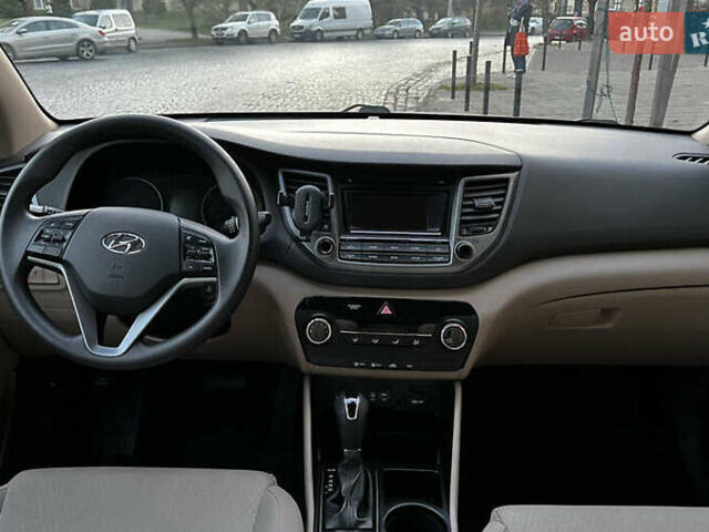 Белый Хендай Туксон, объемом двигателя 2 л и пробегом 99 тыс. км за 12600 $, фото 2 на Automoto.ua