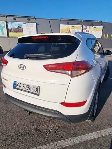 Білий Хендай Туксон, об'ємом двигуна 2 л та пробігом 120 тис. км за 14500 $, фото 4 на Automoto.ua